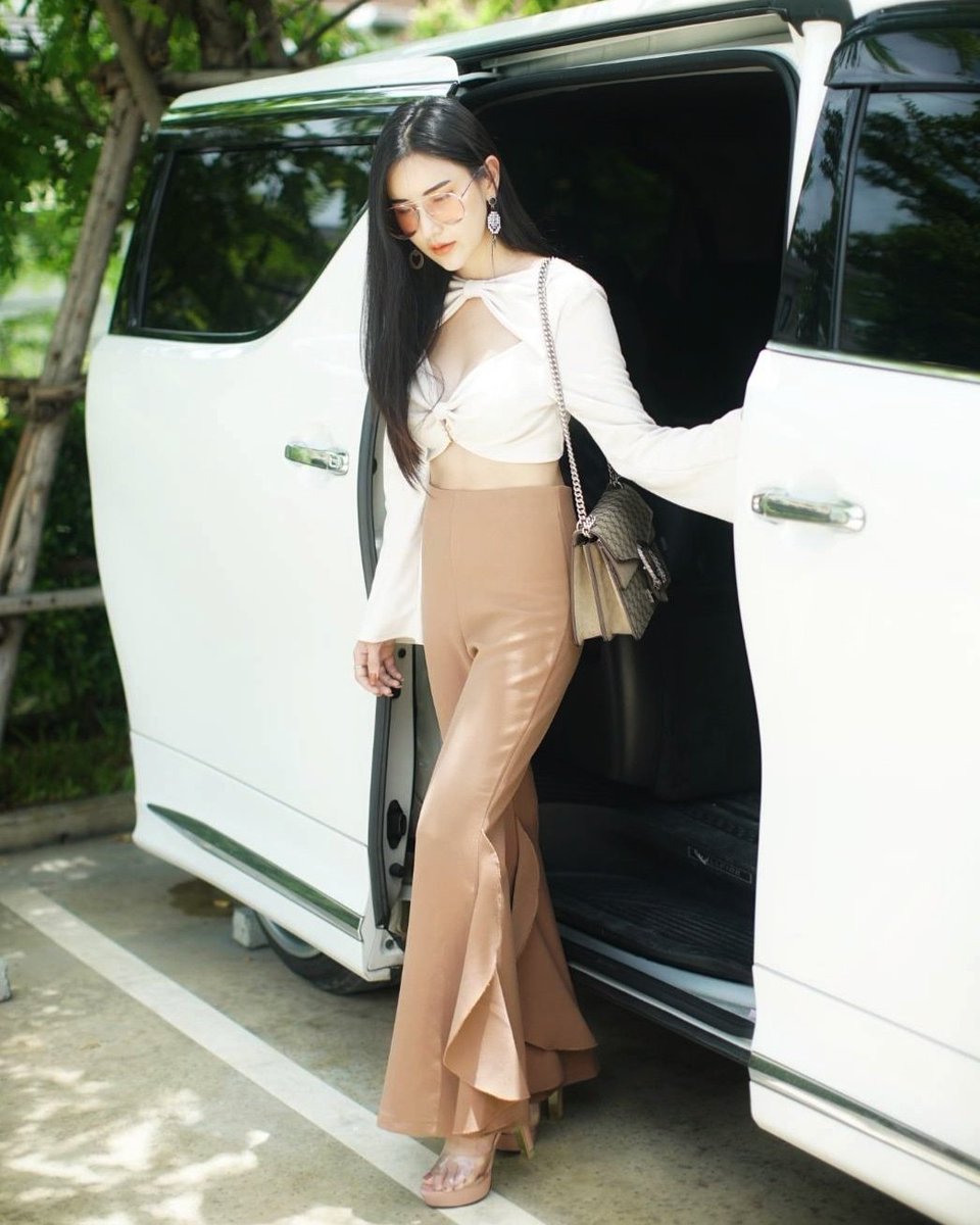 ไม่ต้องยืนในที่...ที่ดีที่สุด
แต่จงยืนอยู่ในจุด...ที่มีความสุขก็พอ
เพราะบางทีดีสุด..ก็ไม่ได้แปลว่าจะสุขเสมอไป

#ทุกวันคือรันเวย์
#ลุกมาแต่งหน้า...แต่งตัว..ให้ผัวแปลกใจ😂😂