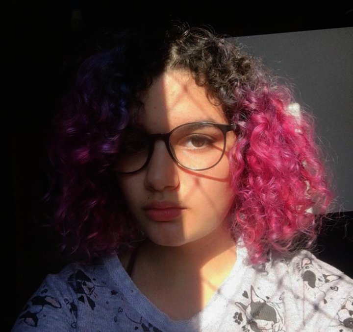 BixbitesGroup's tweet photo. >>> Stage name: Anna. 
>>> Nome: Anna Clara Ramos Silva. 
>>> Data de nascimento: 19/05/2007; 12 anos. 
>>> Signo: Touro. 
>>> Posições: Vocal e Rapper de apoio. 
>>> OBS: É a Maknae do grupo. https://t.co/7XgBTV3hXW