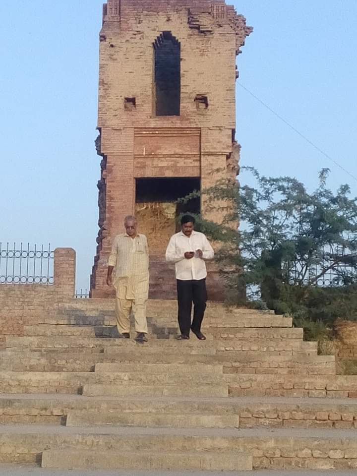 Javed_Iqbal_RYK's tweet photo. @PatanMinara..
@CynthiaDRitchie (American Social Activist, blogger) Visited Historical place of Rahimyarkhan "Patan Manara" for promote the Tourism of South punjab
#PakistanSafe #Rahimyarkhan #RahimyarkhanNews #ComeVisitRahimyarkhan https://t.co/PO5CwUKgNS