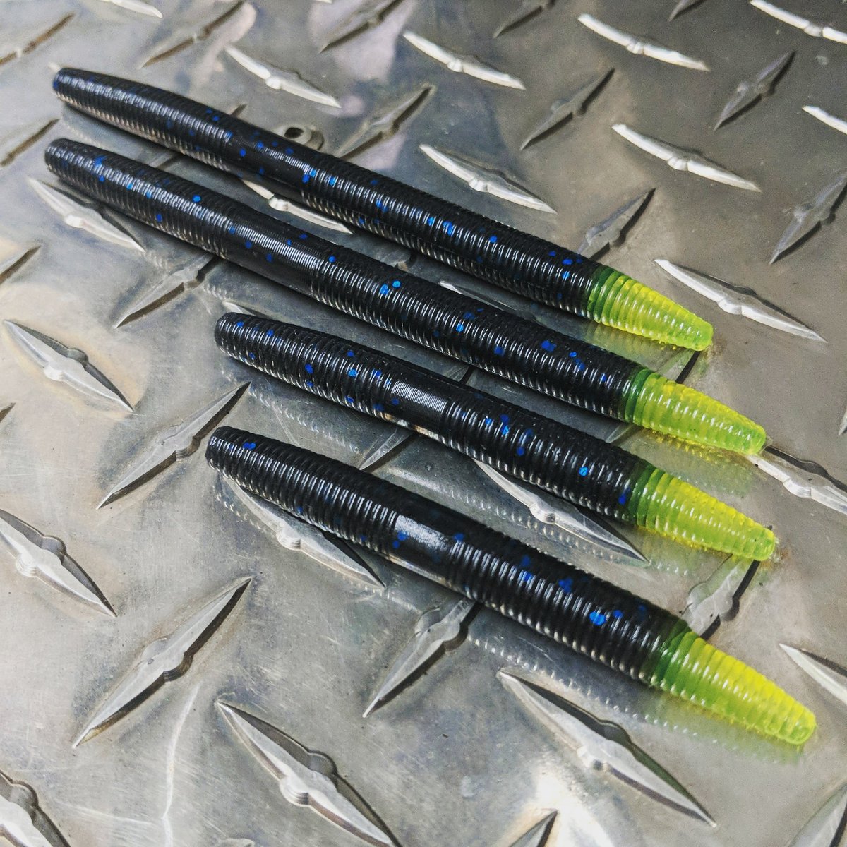 baglimitbaits's tweet photo. 5 1/4" &amp; 3 1/2" Stick Worms in Black with blue flake and Chartreuse tips.
https://t.co/vAUTKYRmq6 https://t.co/bavfmZq0SF