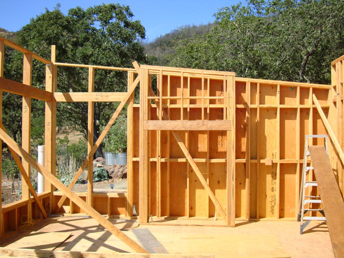 StillwaterDwell's tweet image. The end wall for this living room was framed using three of our pre-fab panels. Next up--roof beams! #stillwaterdwellings #panelization #modernprefab