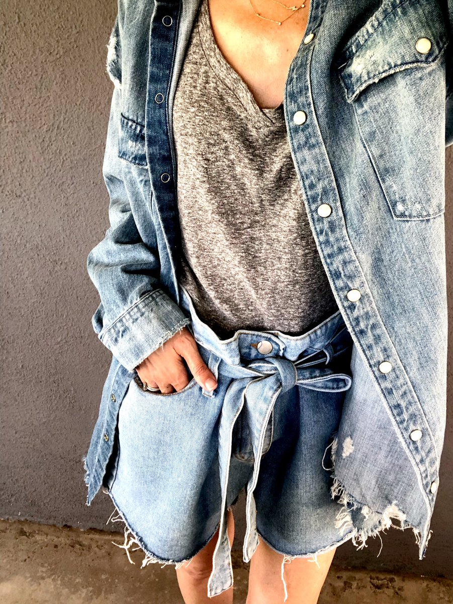 bellasalamode's tweet photo. 🔝Can’t stop won’t stop ™️

#summer #canadiantuxedo #summeruniform #canadiantux #denimondenim #ootd https://t.co/FIoq0bBCjq