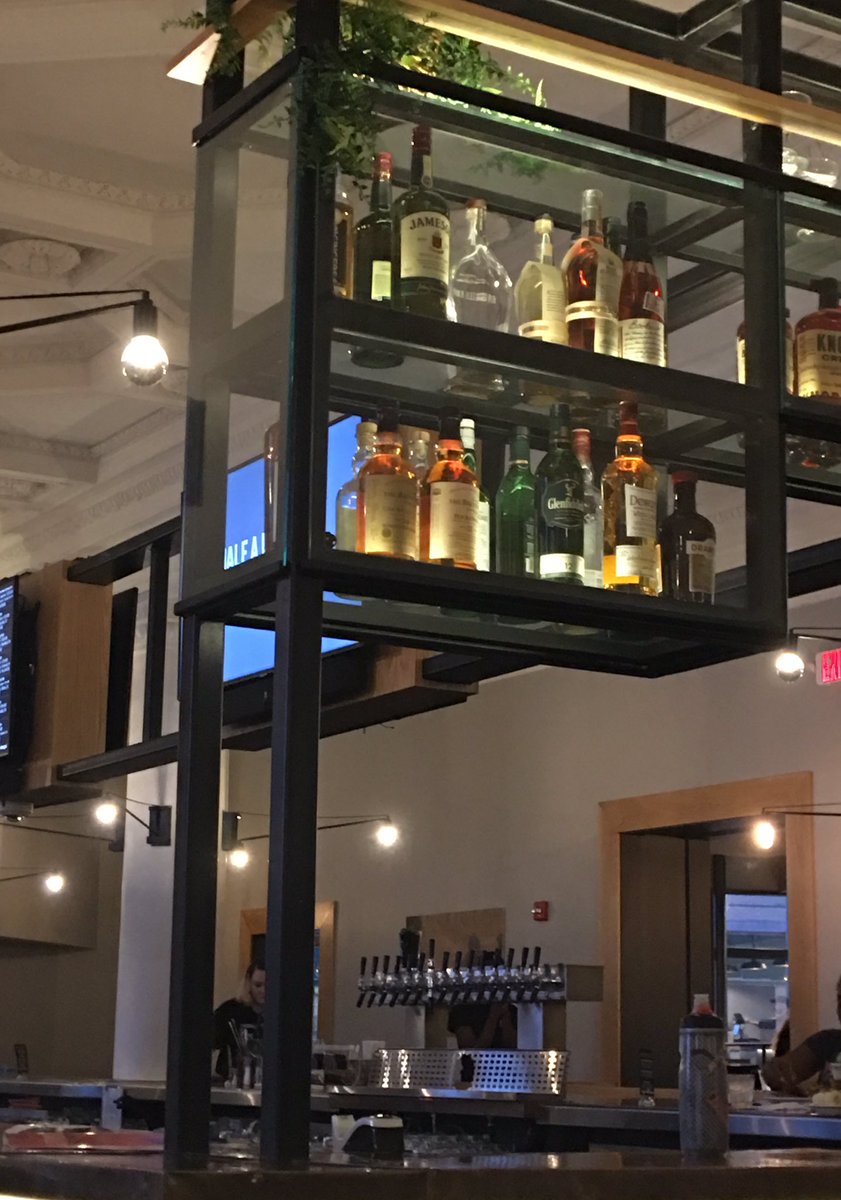 SpineTharin's tweet photo. Ohio City Galley: pop-up space for start-up chefs, and a great bar @OhioCityGalley #CLESpine19 https://t.co/tZj1tEBhlR