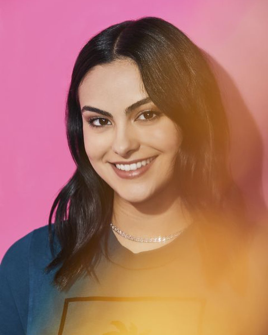 CamiMendesLATAM's tweet photo. 📷 | Camila Mendes en una sesión de fotos para Pizza Hut Lounge. #RiverdaleSDCC #SDDC2019 https://t.co/i0TyQTmkXg