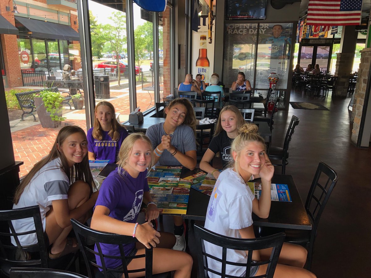 Great opening win for TNBA Black West in Indy
Girls were locked in.
⁦<a href="/rockyriverbbk/">Coach Murray</a>⁩ ⁦<a href="/kneitzy/">kneitzel</a>⁩ ⁦<a href="/CoachFlan/">Eric Flannery</a>⁩ ⁦<a href="/coachvega_tnba/">Steve</a>⁩