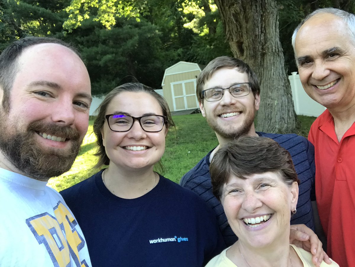 sallykeis's tweet photo. @CVMonroeEagles Best part of vacation.....being with family. Familyselfie #GameOnMonroe https://t.co/iee4i9ZFU5