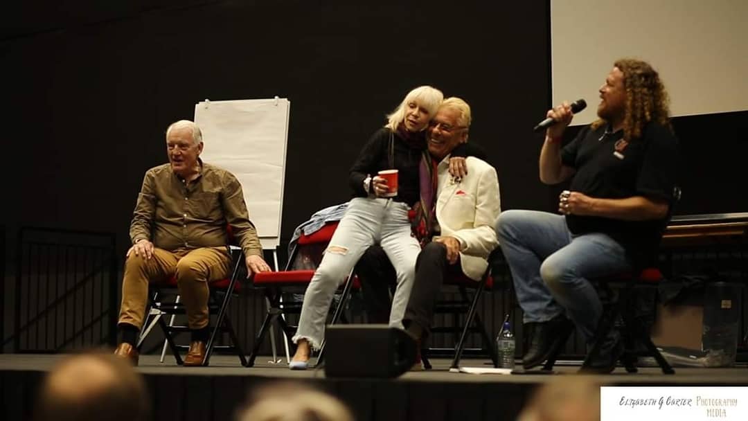 ecartermedia's tweet photo. UNIT Doctor Who Panel - Q&amp;A - Hull Comic Con - July 2019 

Video Link: 
https://t.co/gIXdmUASXs

Turn back in time at @HullComicCon @district14events Q&amp;A Featuring @ManningOfficial Katy Manning, John Levene &amp; Richard Franklin 

#hullcomicon #district14events #doctorwho #panel https://t.co/ZmBAcJ5mEX