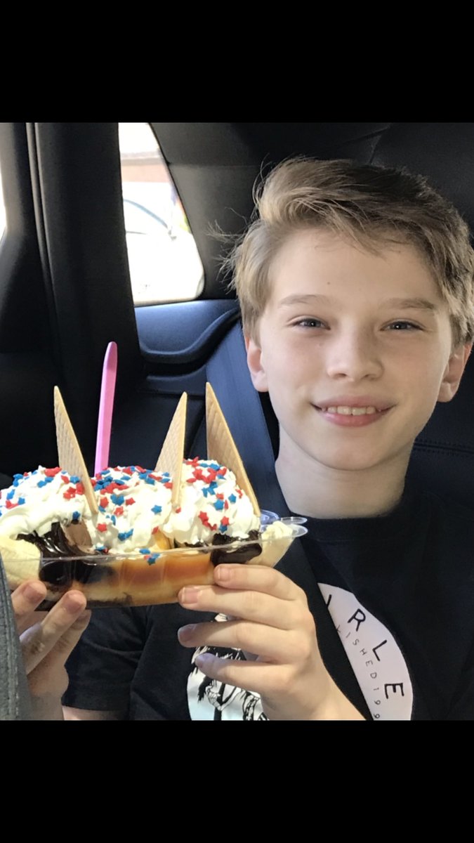ethanjonesactor's tweet photo. Happy #NationalIceCreamDay Not much of a line @BaskinRobbins for their @Stranger_Things #ussbutterscotch #whatadifferenceaweekmakes #strangerthings #ScoopsAhoy #baskinrobbins #sugaroverload #onlyateonethird #youdothemath #inthefreezer #QuestionOfTheDay #willitbegoodtomorrow https://t.co/fN77MIOiEv
