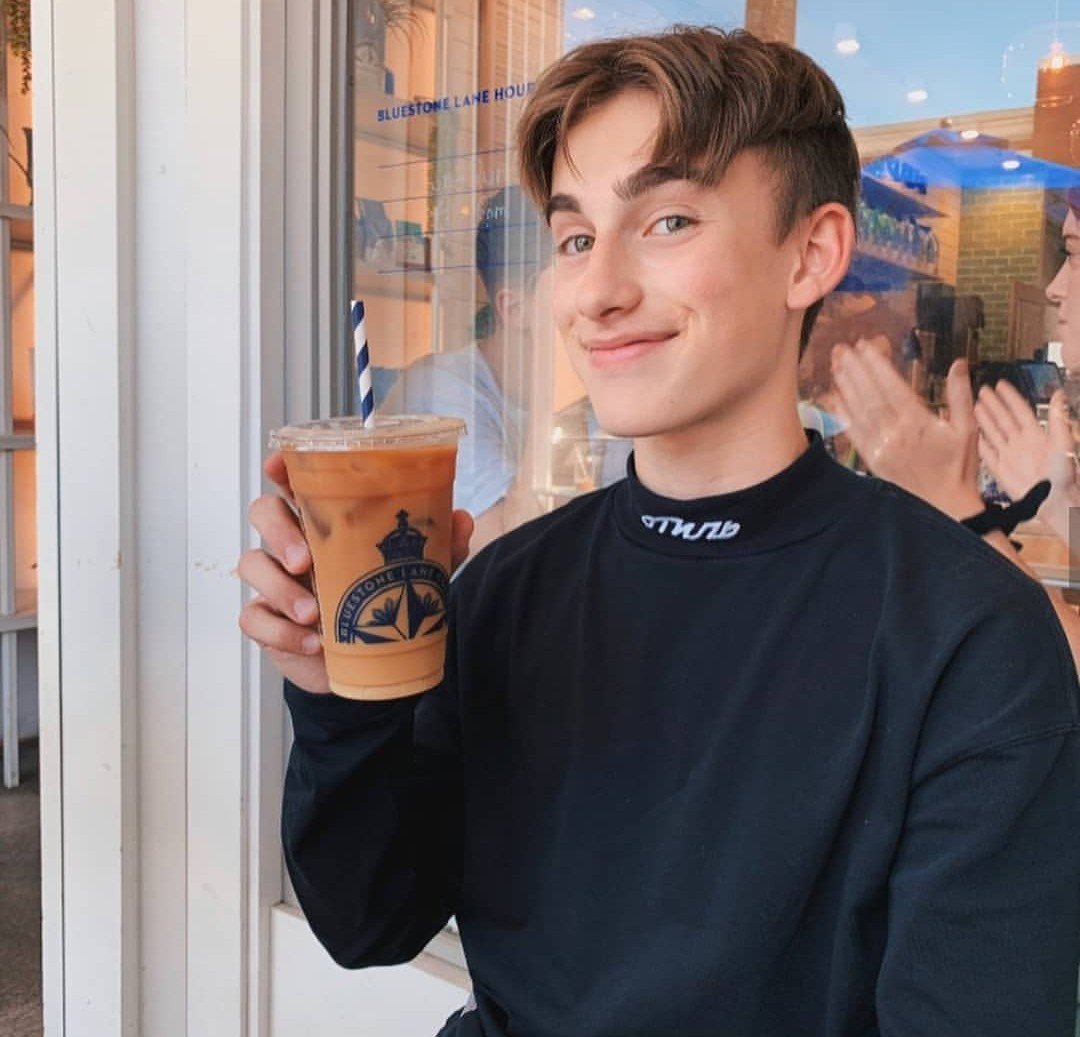 sourjvo's tweet photo. My teen Choice for #ChoiceMusicWebStar is @johnnyorlando https://t.co/jQgVniZYNy