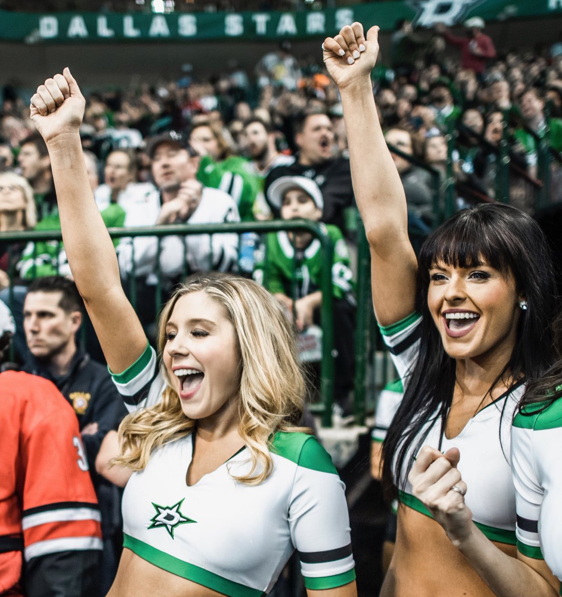 DSIG_Alicia's tweet image. 6️⃣ days until DSIG Auditions 💚 .
.
.
PC: @SeanBerryPhotog .
.
.
#DSIG #IceGirls #auditions #GoStars #cheer