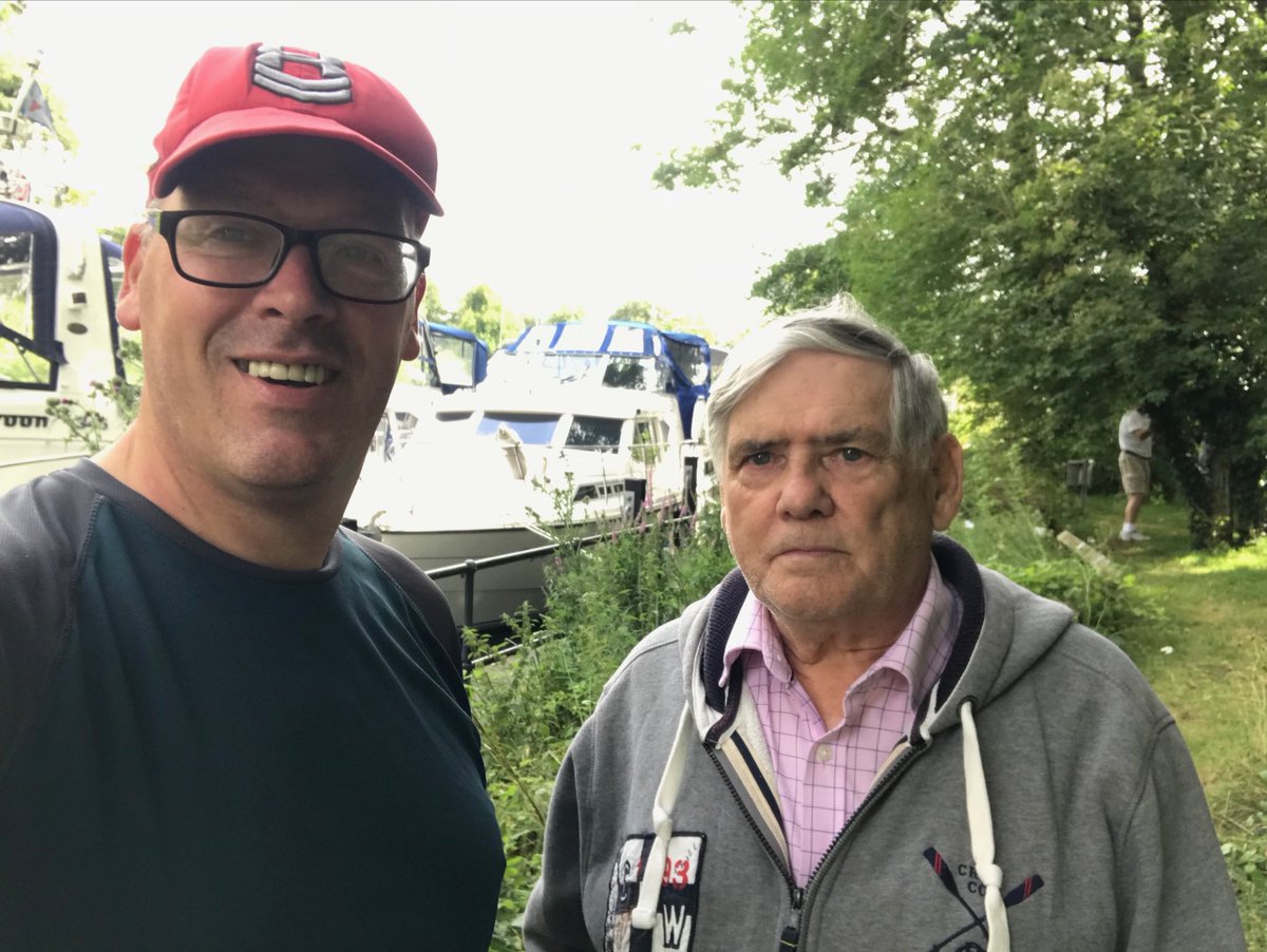 BarryRussellEA's tweet photo. Interesting day! Started with a run to #Hurleylock where I met up with #Broom Owners Club and Tony Riley of @thamesmobo, then to #Templelock where Carol, our Ops Mgr was lockie. Ended with few hours at #Hambledenlock helping seasonal LWK and @Tradboatfest traffic https://t.co/lL41raqXwB