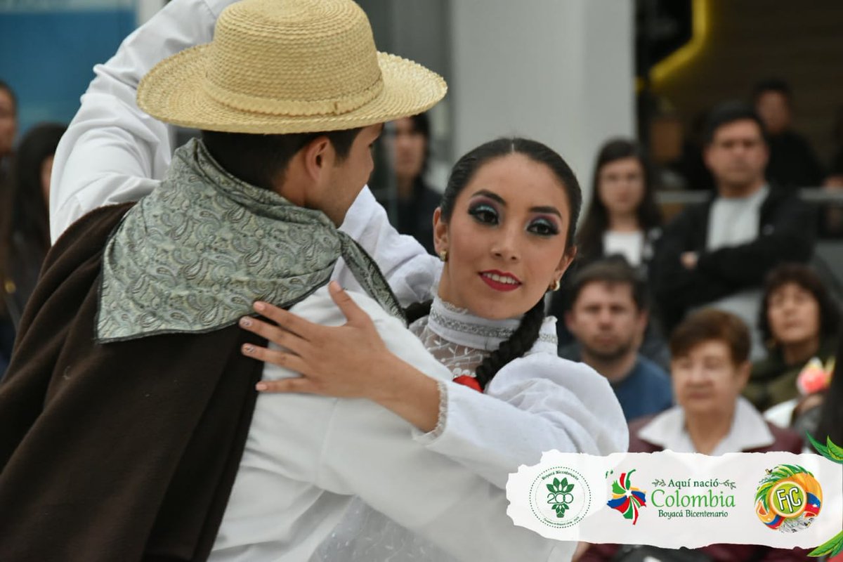FICBoyaca_'s tweet photo. #AEstaHora la danza se toma el @Unicentro_Tunja con una agrupación departamental y una internacional, con lo mejor del folclor de Latinoamérica en el #FICBicentenarioDeLibertad.
#AquíNacióColombia
#SomosBicentenario https://t.co/jYqaXLrro5