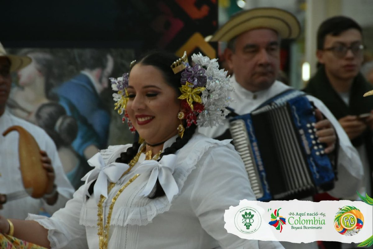FICBoyaca_'s tweet photo. #AEstaHora la danza se toma el @Unicentro_Tunja con una agrupación departamental y una internacional, con lo mejor del folclor de Latinoamérica en el #FICBicentenarioDeLibertad.
#AquíNacióColombia
#SomosBicentenario https://t.co/jYqaXLrro5
