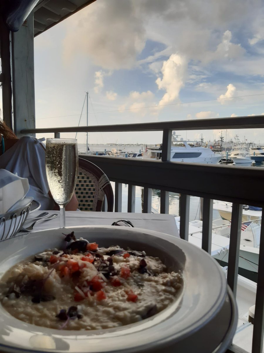 paesionline's tweet photo. A&amp;B Lobster House in Key West, Florida. Cena splendida e sunset a Mallart Square #thefloridakeys #keywest #keywestflorida #voicesearchtravel #travel #ocean #usa #visitfloridakeys @thefloridakeys @VISITFLORIDA @ABLobsterHouse1 https://t.co/LfpGR7WHu9