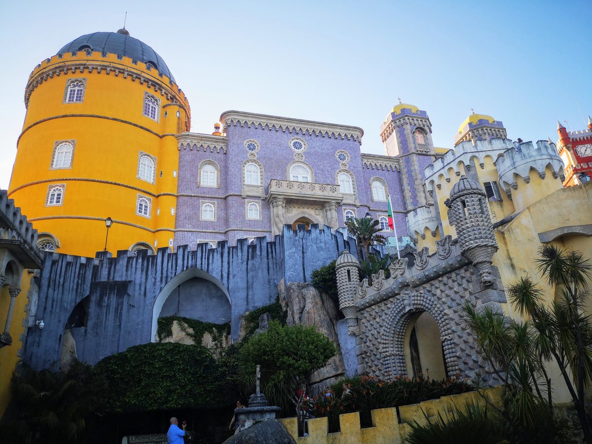 ArmandaAndrade's tweet photo. The fabulous Pena #palace #WorldHeritage #landmarks #architecture #ancient #neoromanic #NeoGothic #Neomanueline #neoIslamic #neorenaissance #indian #Romanticism #Colours2019 #colours #Sintra #Portugal 🇵🇹 #visitportugal #travel #travelphotography https://t.co/eSJgCmRuMs