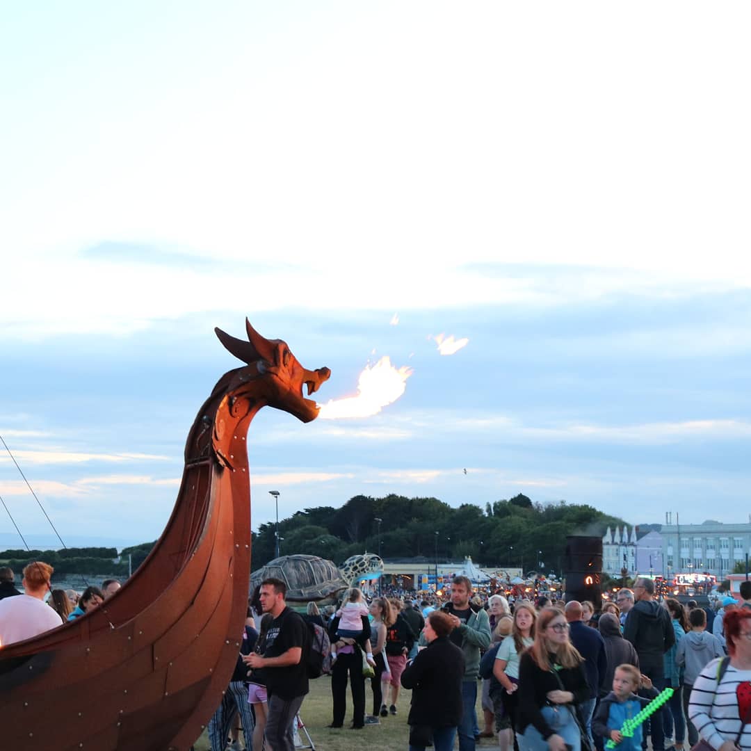 BRORADIO's tweet photo. Another amazing Isle of Fire is complete. Well done to @visitthevale for organising. If you missed it, check out the Flame Oz spectacular fire show over on our Facebook page. #BroRadio #LoveTheVale https://t.co/S2SehA0iWV