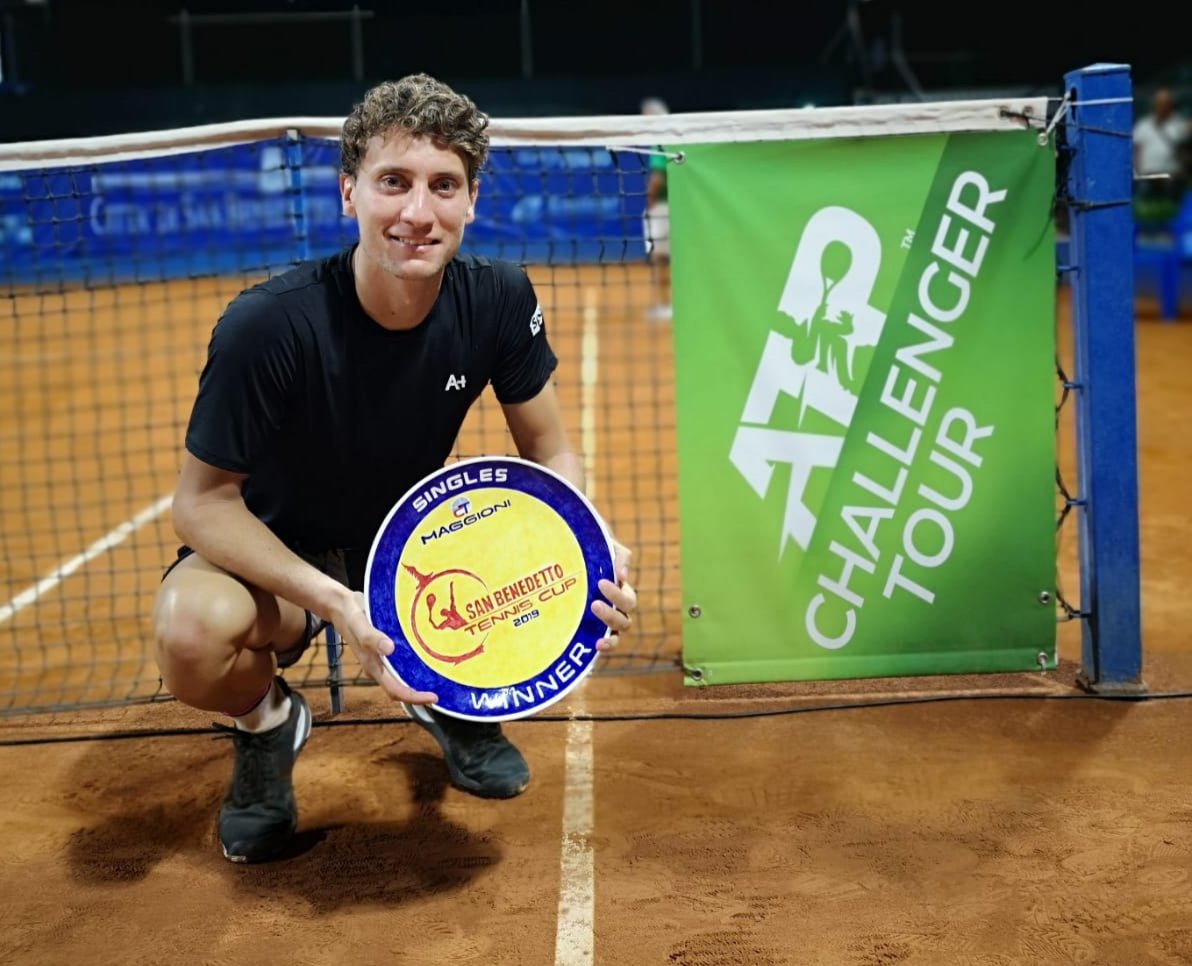 One year ago, Renzo Olivo considered hanging up his racquet. Now, the 🇦🇷 is a champion once again, claiming the 🏆 in San Benedetto - his first title since 2016. 

<a href="/renzolii/">renzo olivo</a> rallies past Giannessi 57 76(4) 64 in two hours and 54 minutes.