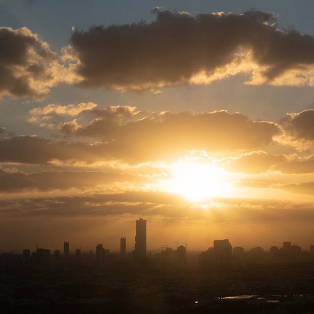 _fran_t's tweet photo. Smile, because a new dawn is a day full of possibilities... #uae #fran_t_inuae #bestplacestogo #welivetoexplore #letsgoeverywhere #theadventurehandbook #liveintrepid #viewbugfeature #amazingdestination #ongooglemaps #instagoodmyphoto #exploretocreate #fo… https://t.co/PVzlHHfae9 https://t.co/NYoHSbJehz