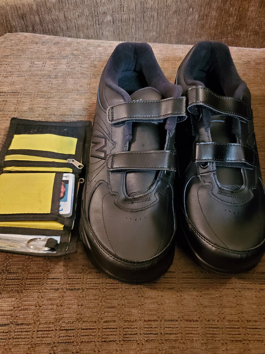 DanielNoyolaJr's tweet photo. My wife keeps talking about Louis Vuitton purses and all I talk about is wanting more velcro for my wallet. My wife keeps talking about Steve Madden shoes and all I want is more velcro for my footwear. #marriedmanproblems #VelcroForLife Lol. https://t.co/tzUuYVhYmB