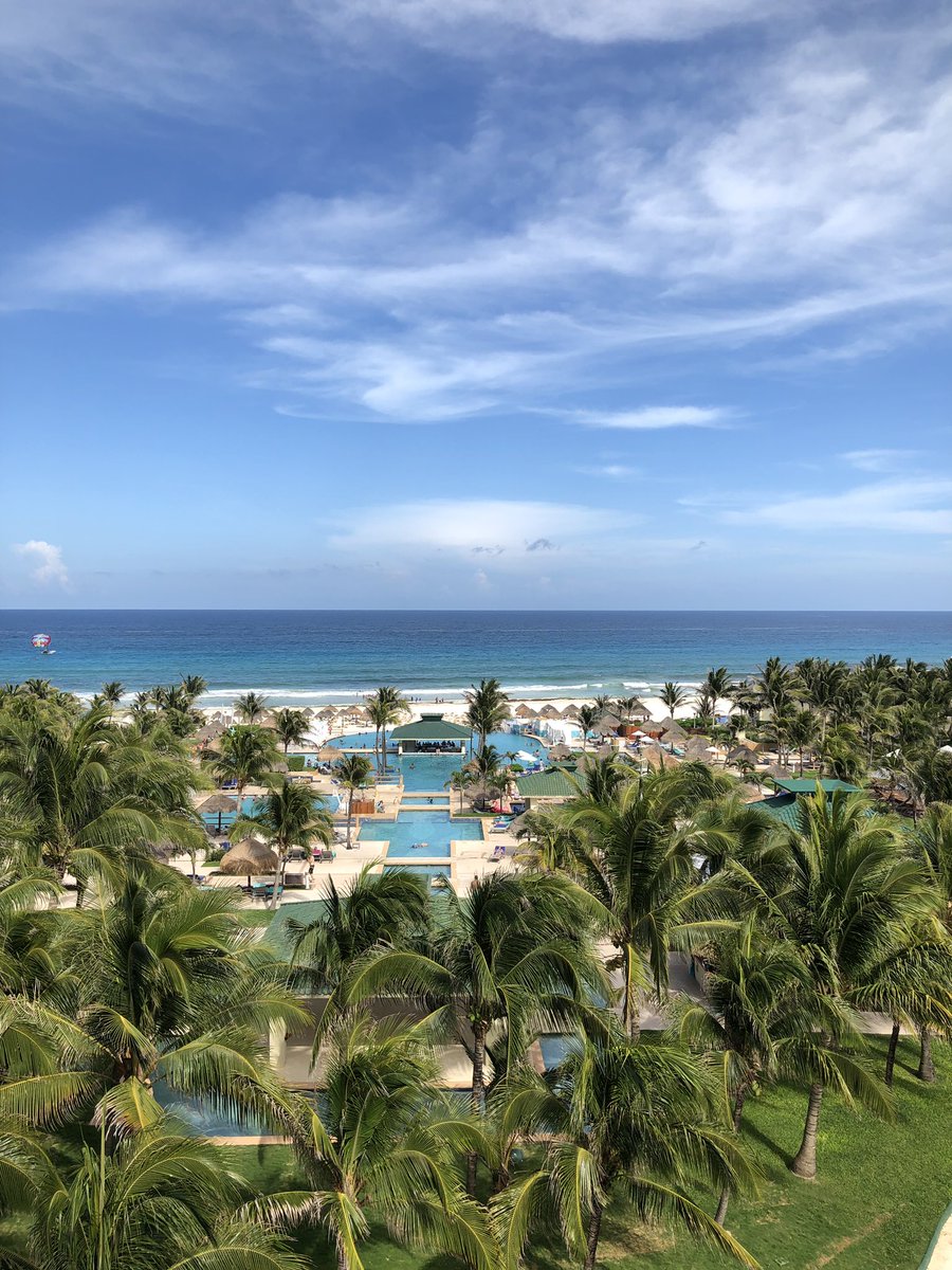 lynnsedillo1's tweet photo. #CollectingMemories #Junior #HaysHigh #7thGrade #DMSMustang #Cancun https://t.co/MzLBWE24I6