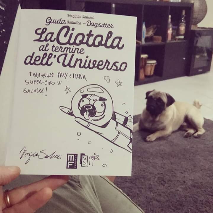 IlariaArgiolas's tweet photo. @lippu_winni ci è stato regalato questo libro #laciotolaalterminedelluniverso  secondo della #guidagalatticaperdogsitter con tanto di dedica..
Grazie @virginia_salucci_ggd è fresco e genuino da leggere tutto d'un fiato!
Anche a #ciropug è piaciuto il regalo

Grazie @glorianicky https://t.co/6IH2oKEu94