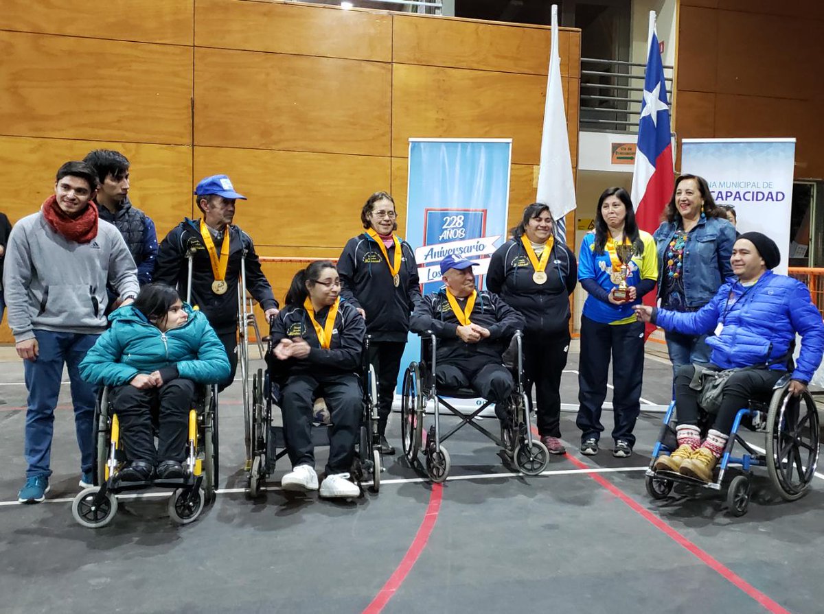 core_rodriguez's tweet photo. #CoreRodriguez Participando en Ceremonia de Premiación de Campeonato Nacional de Bochas, deporte adaptado para discapacitados en el Polideportivo de Codelco Andina. https://t.co/lxcKgz2WPM