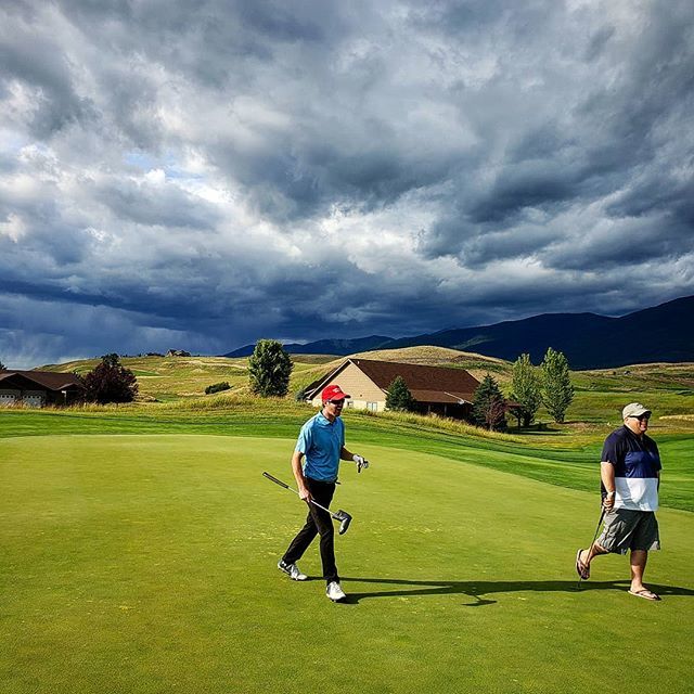 Brad_In_YYC's tweet photo. Looks bad coming in, but thankfully missed us. What a gorgeous weekend!
#GolfTrip #Golf #Montana #MontanaViews #MtStorm #MTViews #Greens #Storm #Clouds #Mountains #Grass #BoysTrip https://t.co/0k9OIIcEu4