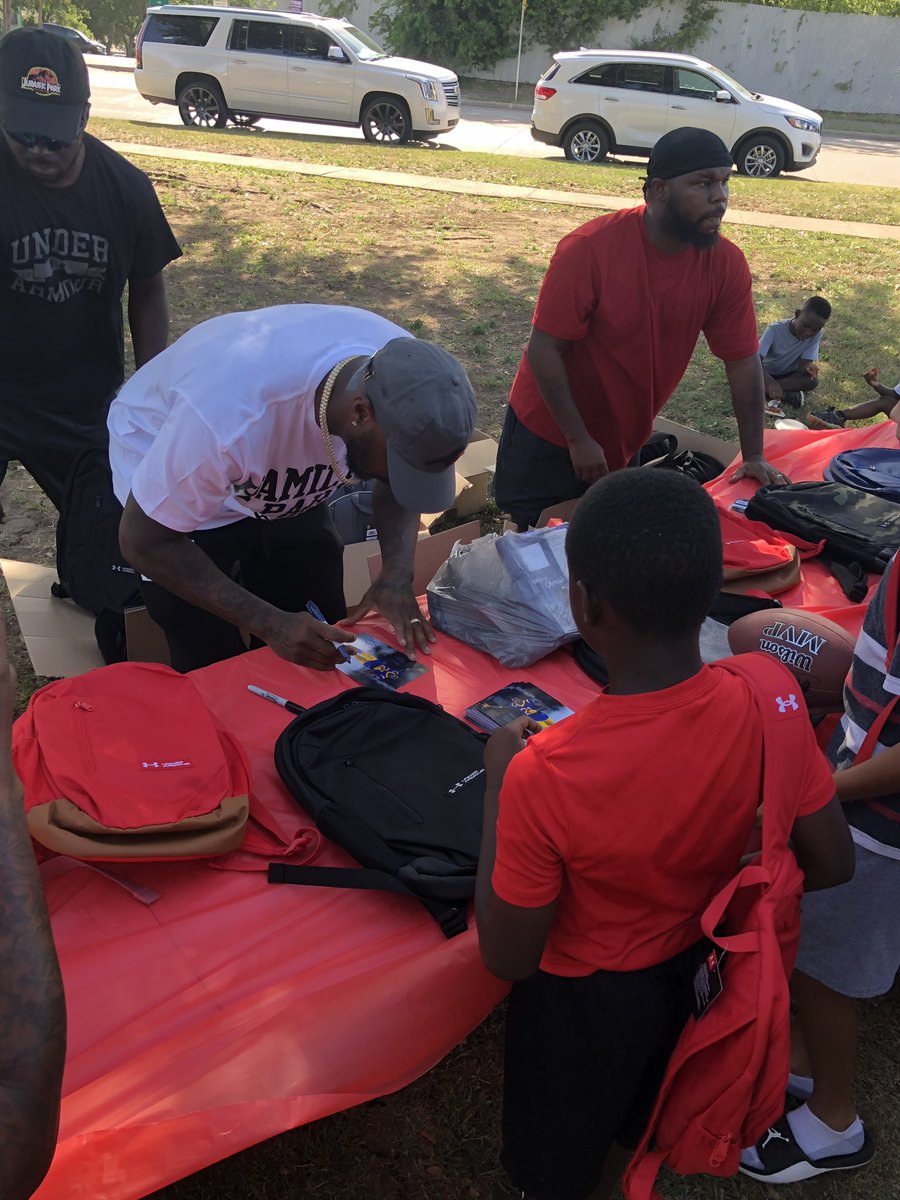 MThomasTX84's tweet photo. Shout out to @AqibTalib21 for providing backpacks and encouragement to our @HPPMBobcats today. Actions speak louder than words #RISDsaysomething #RisdGreatness #Blessed2BlessOthers https://t.co/JQoaa673Sd