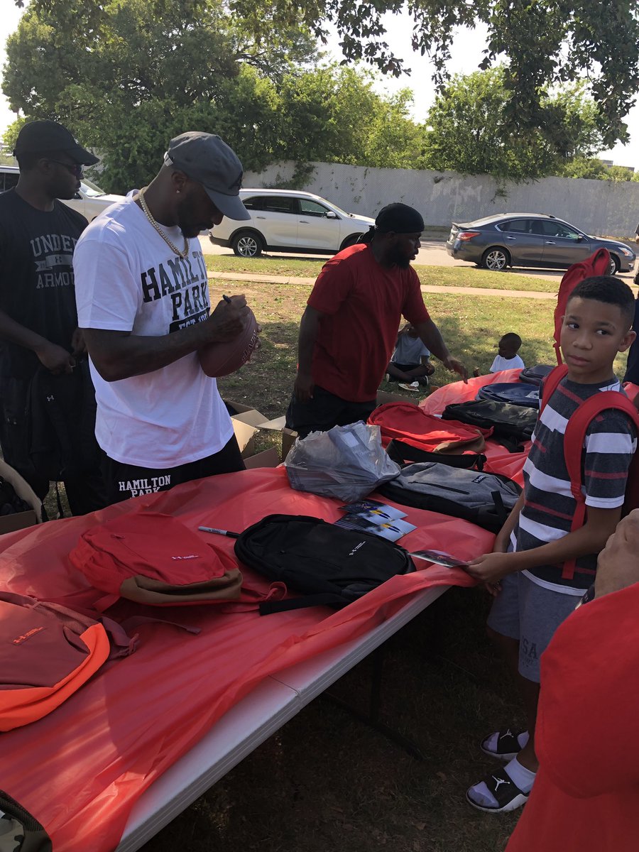 MThomasTX84's tweet photo. Shout out to @AqibTalib21 for providing backpacks and encouragement to our @HPPMBobcats today. Actions speak louder than words #RISDsaysomething #RisdGreatness #Blessed2BlessOthers https://t.co/JQoaa673Sd