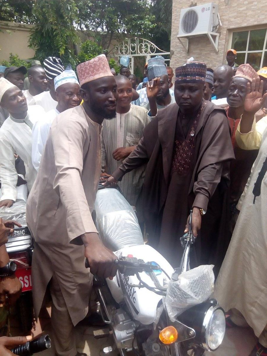 aadoguwa's tweet photo. Yesterday in my hometown of dadin kowa Doguwa LGA kano state I distributed fertilisers and motorcycles to good people of my constituency in other to support and revive our agricultural economy aswell. May Almighty Allah make life easier for all of us. Ameen https://t.co/3aeb5SlWJA