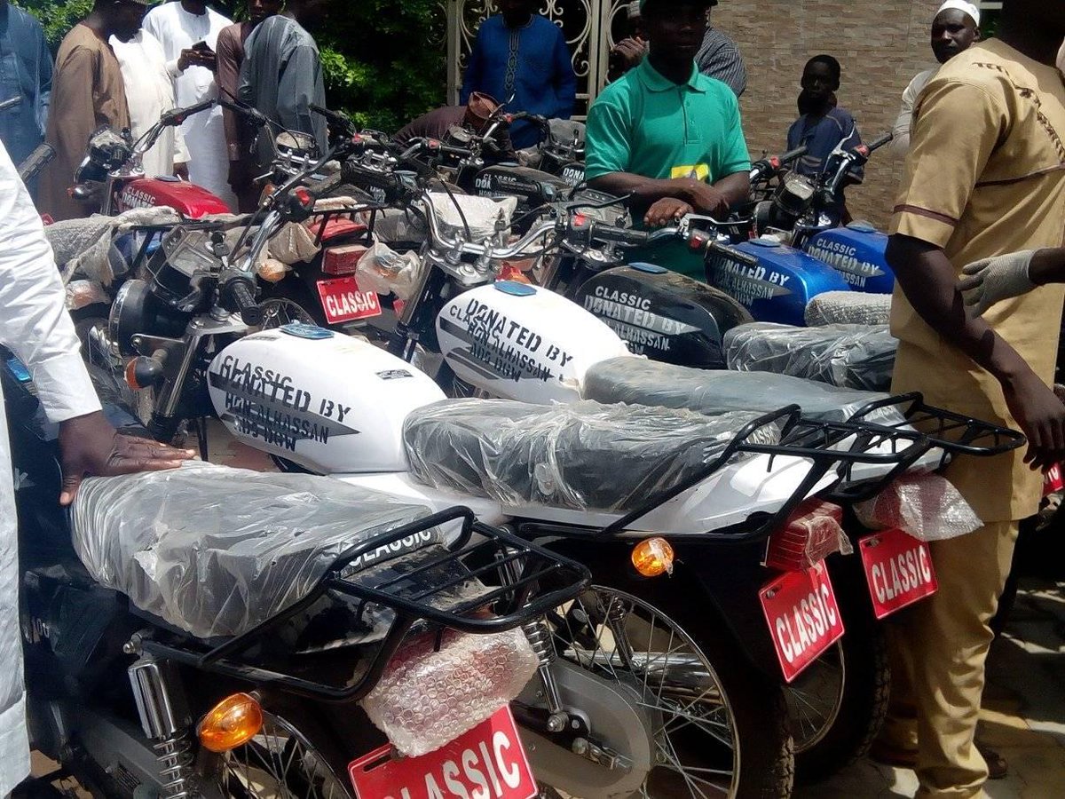 aadoguwa's tweet photo. Yesterday in my hometown of dadin kowa Doguwa LGA kano state I distributed fertilisers and motorcycles to good people of my constituency in other to support and revive our agricultural economy aswell. May Almighty Allah make life easier for all of us. Ameen https://t.co/3aeb5SlWJA