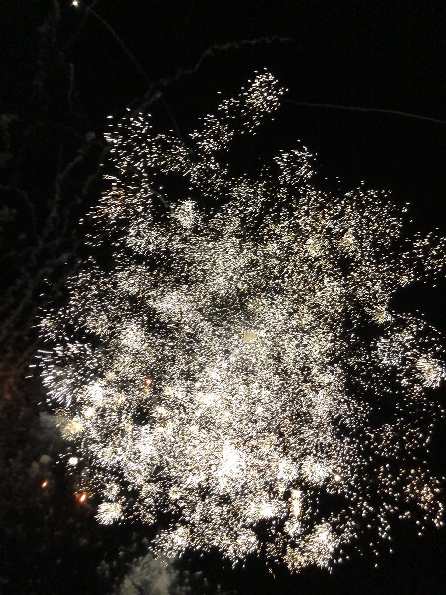 LibbyPayne_1's tweet photo. A fabulous evening at #IsleOfFire at Barry Island. Well done @visitthevale for a great event. https://t.co/ykwmhlLIoR