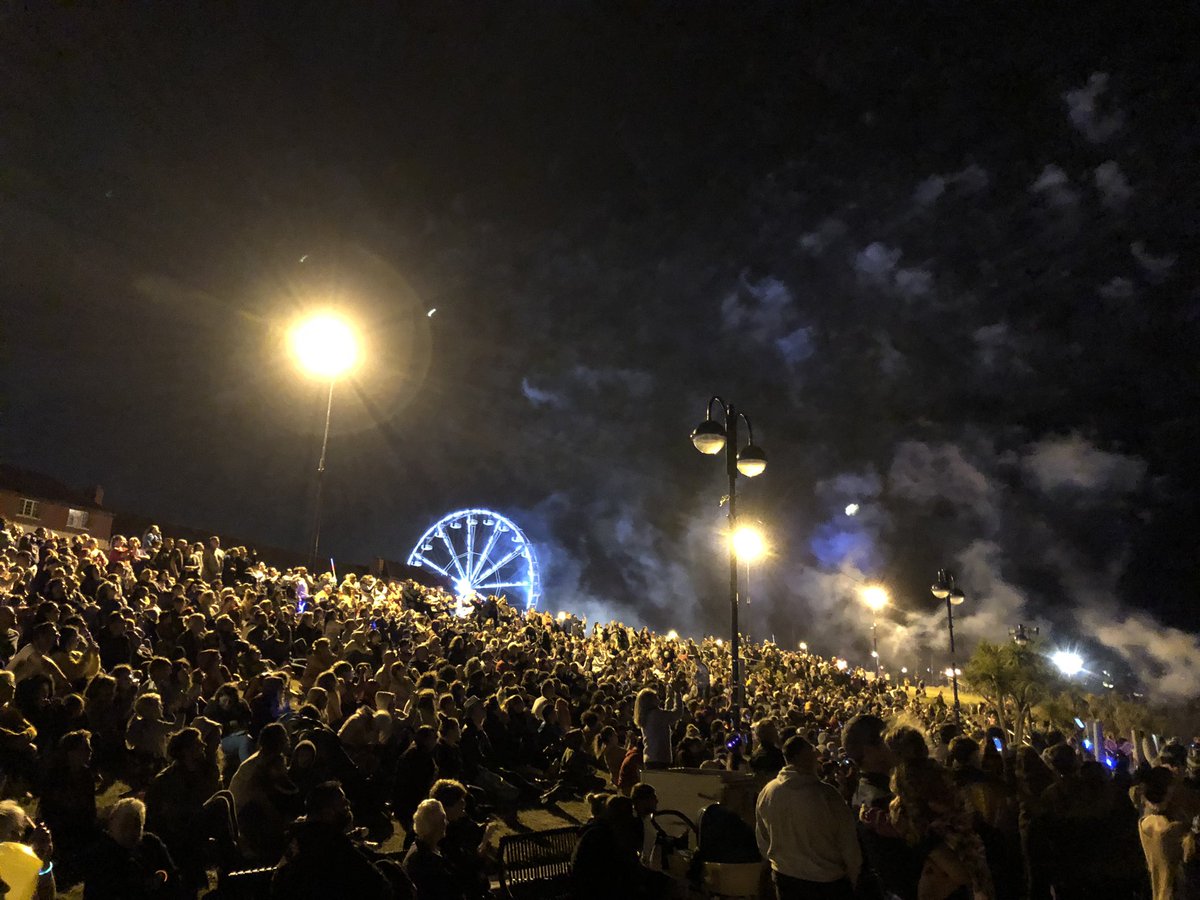LibbyPayne_1's tweet photo. A fabulous evening at #IsleOfFire at Barry Island. Well done @visitthevale for a great event. https://t.co/ykwmhlLIoR
