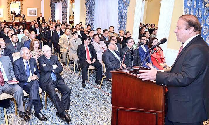 IRISHINSAFIAN's tweet photo. Spot the difference between Pakistani PMs in USA!! 

#PMIKJalsaInUSA #PMIKvisitingUSA https://t.co/6ZJM24PATc