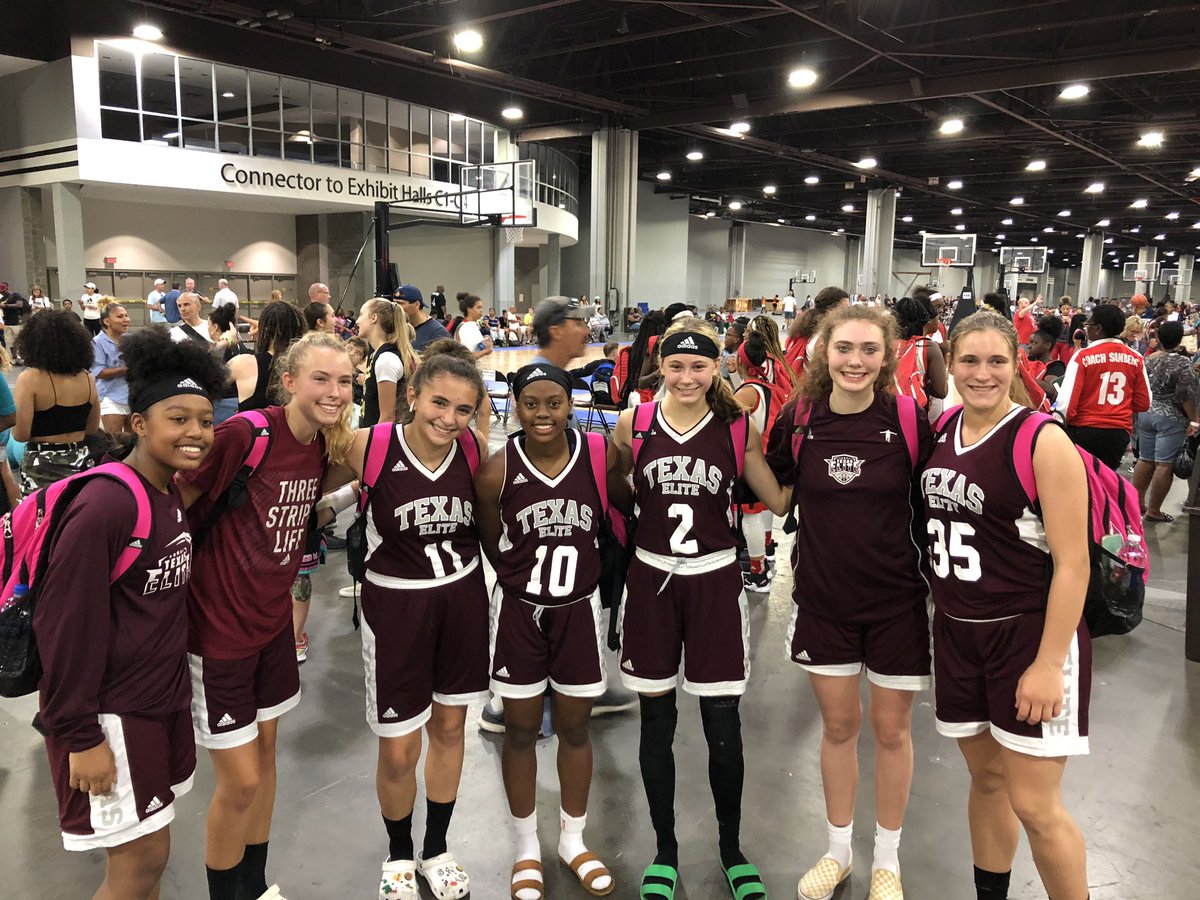 TxEliteRaptors's tweet photo. Successful weekend so far and no reason to stop now. Let’s represent and close it out with some hardware in the @ATLPeachSplash @txelitebball https://t.co/v4IHqc2uoc