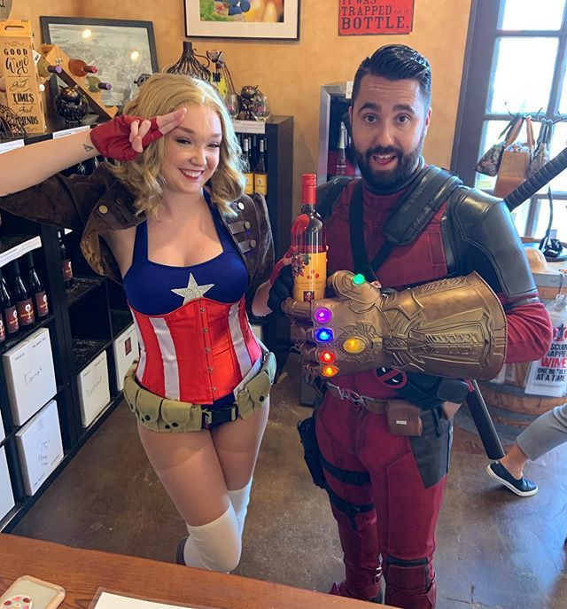 Even Captain America and Deadpool w/Thanos Gauntlet love our wines 🤩🥳🍇🍷@larissapaigecosplay
@sandiegocomicconinternational #comiccon #sandiegocomiccon2019 #SuperNaturalPowers #MakingWineDisappear #OhSnap #sanpasqualwinery #SPWSV ift.tt/2Ssh5n7