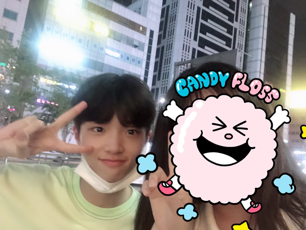 dongpyoroll's tweet photo. dongpyo with a lucky fan !!

190721 © adorabledongpyo 
#DONGPYO #손동표 #X1 https://t.co/WGHKQYMY2f