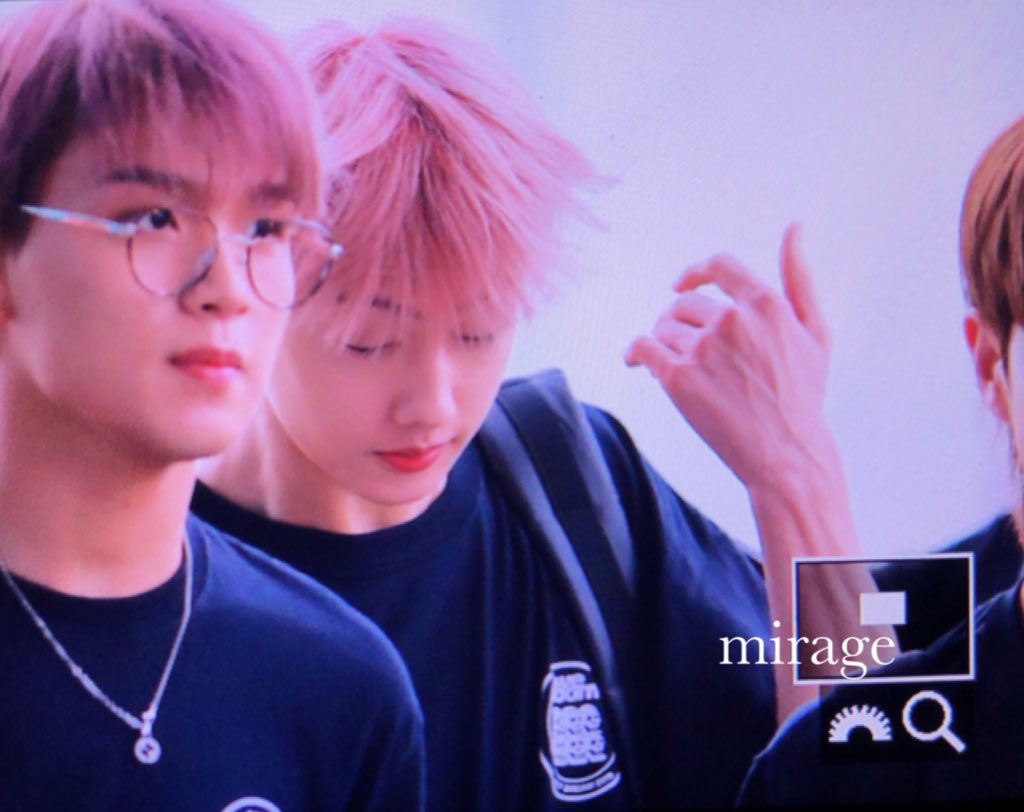mirage0205's tweet photo. 190722 ICN 형 팔 꼭 붙잡고😉 #지성 #NCTDREAM #NCTDREAM_BOOM https://t.co/uRbORo7RKO