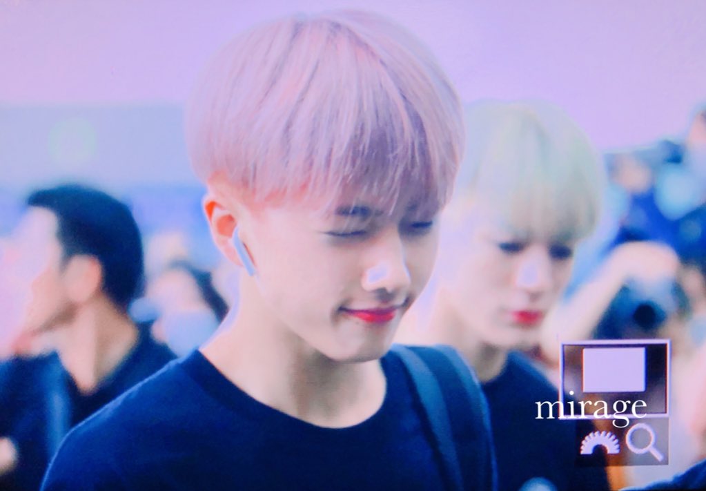 mirage0205's tweet photo. 190722 ICN 형 팔 꼭 붙잡고😉 #지성 #NCTDREAM #NCTDREAM_BOOM https://t.co/uRbORo7RKO