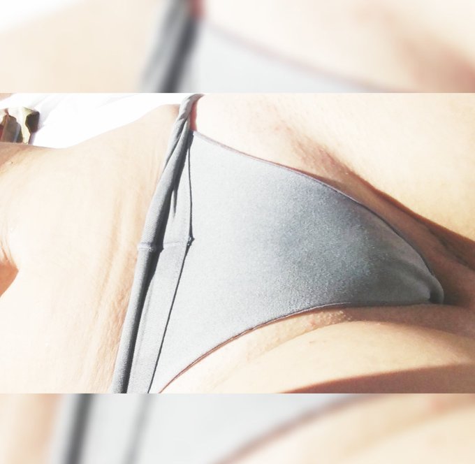 Who wants to pull down my panties and lick that pussy #wetpussy #upclose https://t.co/cin4J8D4jM<a href="/tag/wetpussy"class="tags"><span>#wetpussy</span></a><a href="/tag/upclose"class="tags"><span>#upclose</span></a>