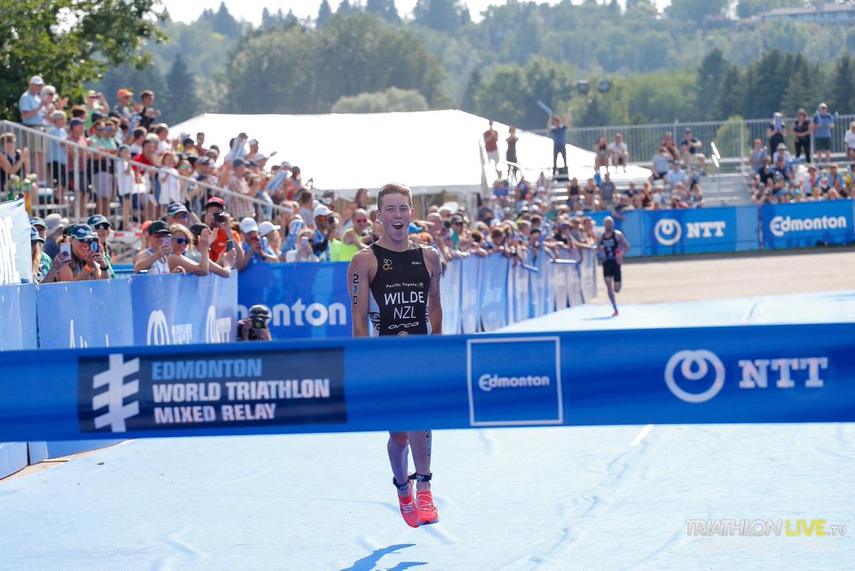New Zealand strike gold in Edmonton!
#TriMixedRelay #WTSEdmonton 
@WTS_Edmonton
📸 @w_araujo_photo 
📺 TriathlonLIVE.tv
🥇 <a href="/TriathlonNZ/">Triathlon NZ</a> 
🥈 <a href="/BritTri/">British Triathlon</a> 
🥉 <a href="/usatriathlon/">USA Triathlon</a>