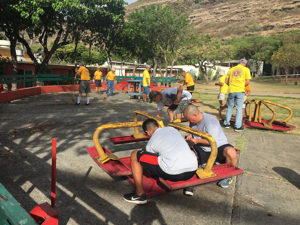 lahn0808's tweet photo. Thank you community partners for getting our school ready for students. Koko Head Lions Club cleared out the “busted up” tables, Niu Valley Kings Chapel painted our cafe and scout troop 115, Mason Mashino and friends, for installing our new courtyard tables! @NVMSLancers https://t.co/FOJG7jgSuT