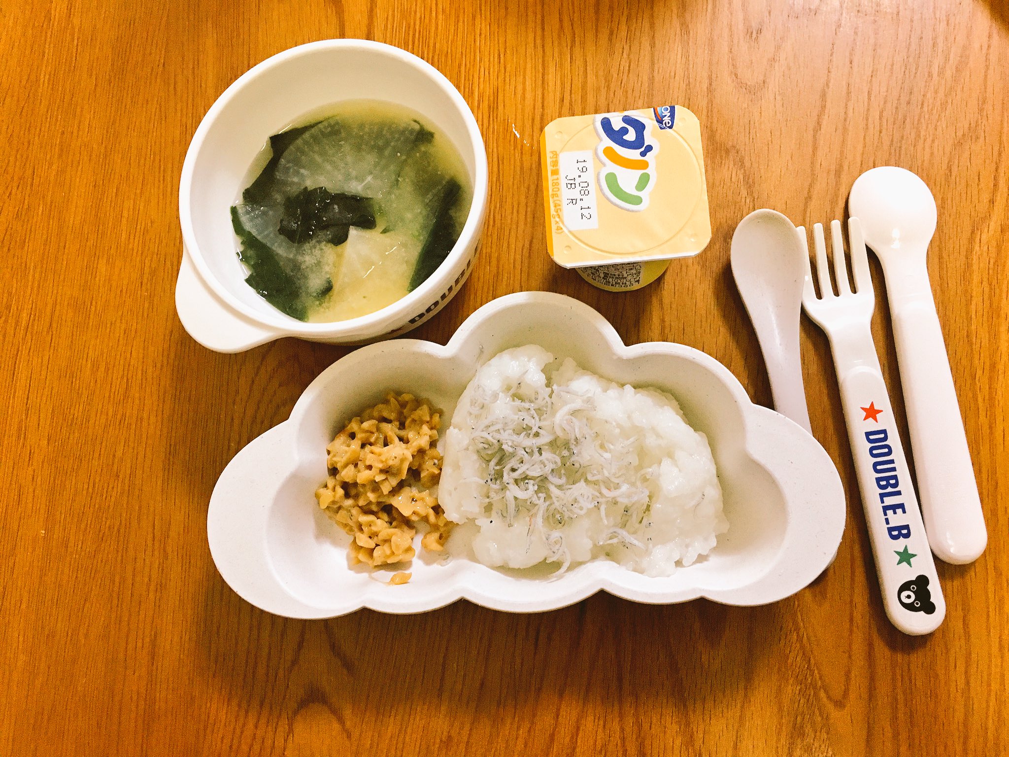 Amk 1歳0ヶ月 離乳食朝ごはん 健康的だ 味噌汁は ほうれん草とお芋とか大根入り 野菜のあんかけとか 納豆としらす干し ダノンは薬を飲まないといけないから 混ぜて毎日一個 T Co Nngbpz3njh Twitter