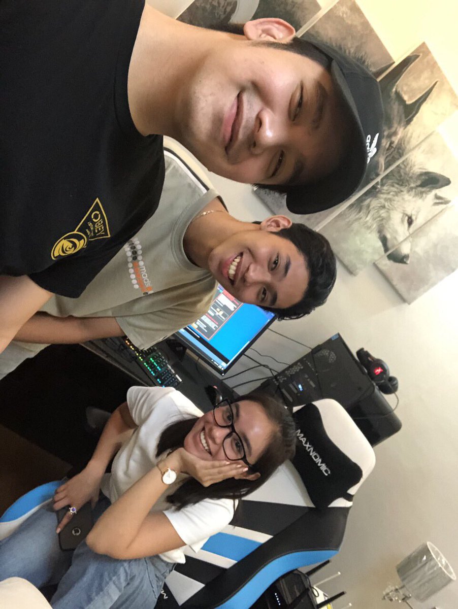 xxxxi88123932's tweet photo. Nanahimik ka Joshua Garcia? Eh ano to, isa ka rin eh. Nang gamit ka. Nakita ko kayo sa rockwell pero hindi ako naglabas. Nasa malayo si Pauline Mendoza ata yan from GMA. Naka sunod lang siya sainyo ni other guy. Sad naman. Grabe mga taga abs cbn ha. #Users https://t.co/ibvx9vdIMU