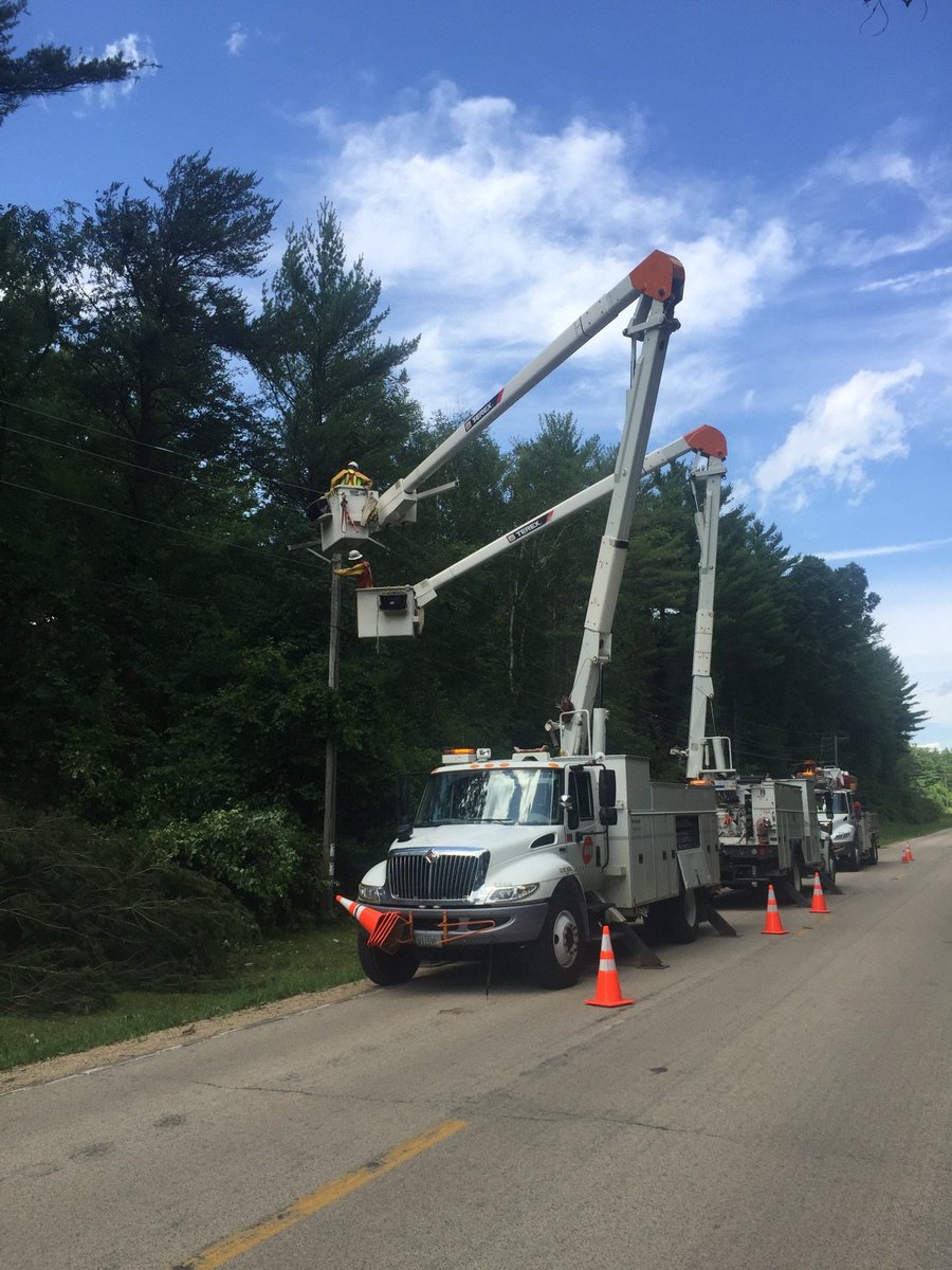 we_energies's tweet photo. We continue to recover from one of the most powerful storms to hit the Fox Valley in the past 20 years. Winds above 80 miles an hour caused extensive damage to our network. We’re rebuilding circuits in hard hit areas in and around Appleton. https://t.co/o7N2fUMpI9