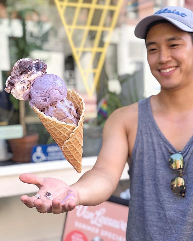 Show me a pretty ice cream cone when it’s 95°F+ out and I’ll show you a liar.
However...@vanleeuwenicecream’s summer flavors are the truth. Get the blueberry pie 🥧 ift.tt/2Z3agL7