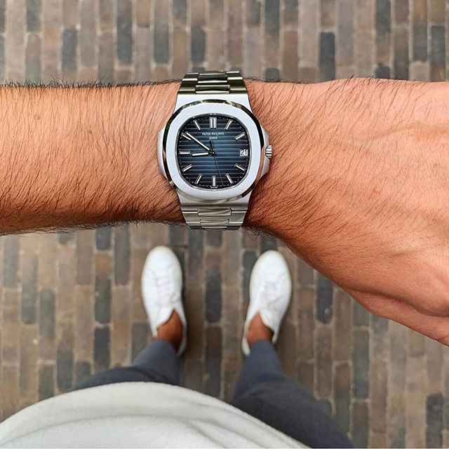 There is something very visually pleasing about this picture...
•
•
#patekphilippe #nautilus #5711 •
•
📷: @thehorokee ift.tt/2JT6sWI
