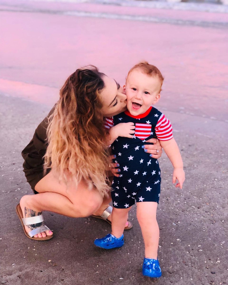 TaylorMade_2318's tweet photo. Beach with my lil firecracker💥❤️ https://t.co/nclG0Q6mZi