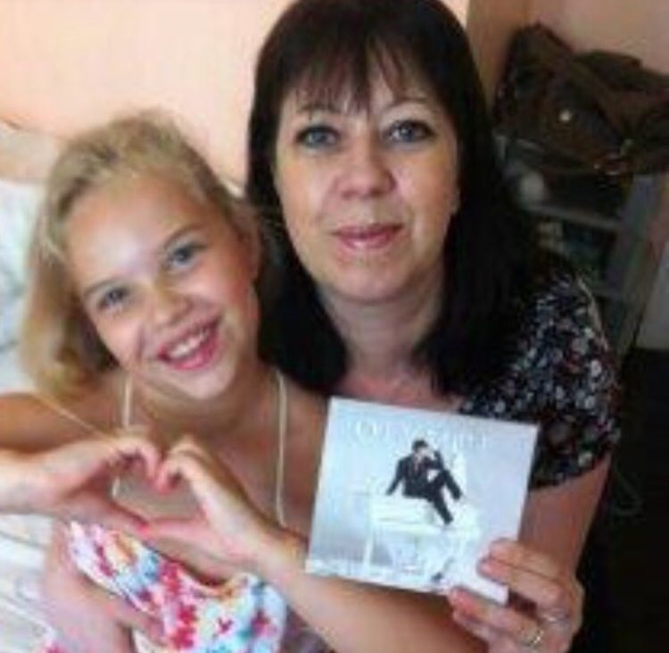karinep06's tweet photo. 6 ans en arrière on était contentes d’avoir ton 1er album 😊💖 un inédit #Merci 😍 des reprises parfaites, des coups de ❤️ #SiMamanSi un ptit trésor précieux cet album #Olympe @OlympeMusic https://t.co/VtvI1Dxolb