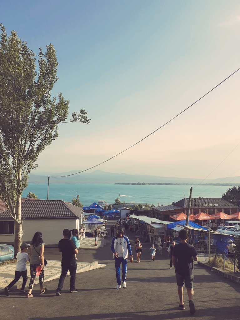 ewodia_'s tweet photo. Yestarday I have day off near #sevanlake. The best place for relax. 😊🏖😇 #Armenia #Caucasus #lazysunday #relax https://t.co/AShZVwyB0R